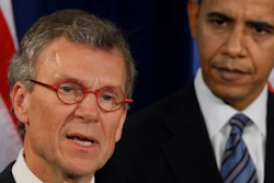 Former Senate Majority Leader and Health and Human Services Secretary-designate Tom Daschle at a news conference with then-President-elect Barack Obama in Chicago, December 2008.