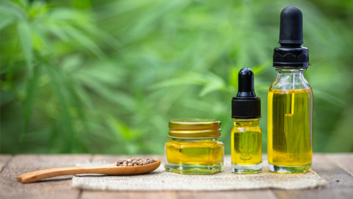 Cbd Oil I Stock 1174218564 5ddd54b2202c6